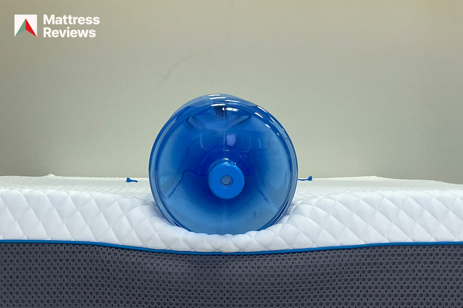 photo showing water bottle on edge of Simba 5000 mattress to show edge support